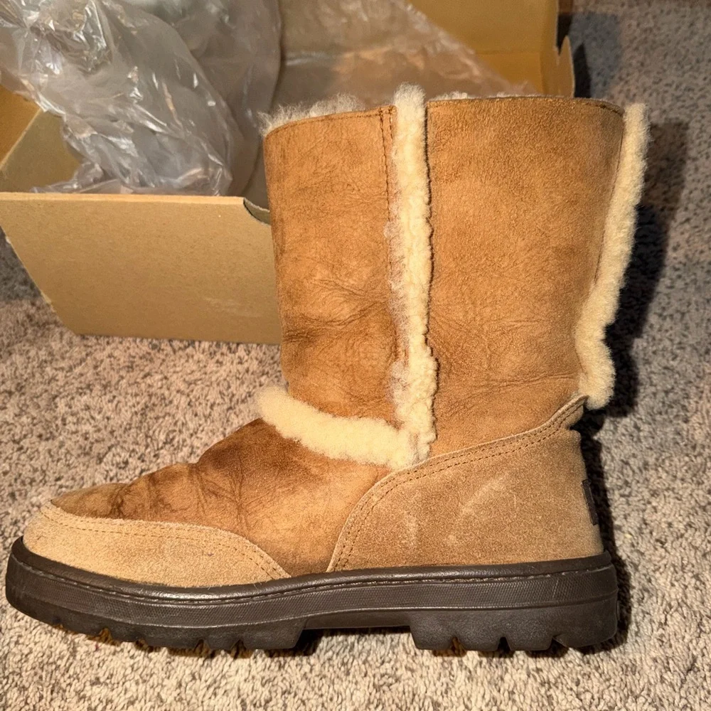Like New Worn Once UGG Women's Mid-Calf Shearling Boots in Chestnut Brown - Picture 11 of 15